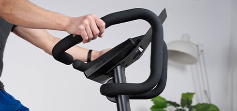 Vélo d'appartement cardiostrong BX70i Touch Guidon multiposition