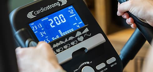Vélo elliptique cardiostrong FX30 Possibilités d'entraînement variées