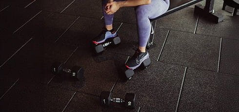 Nike Strength dumbbell - Paar Rolt niet weg