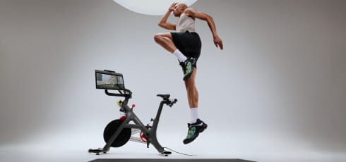 Peloton Cross Training Bike+ Powered by Peloton IQ Kraftaufbau im eigenen Tempo oder per Workout-Generator
