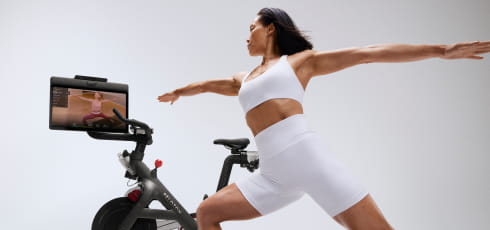 Peloton Cross Training Bike+ Powered by Peloton IQ Großer Komfort trotz kleiner Stellfläche