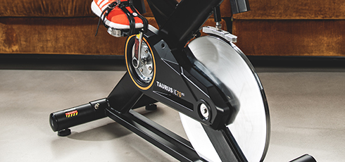 Taurus IC70 Pro Indoor Cycle -kuntopyörä <strong>Taurus IC70 Pro Indoor Cycle -kuntopyörä</strong>: tehty intensiiviseen harjoitteluun