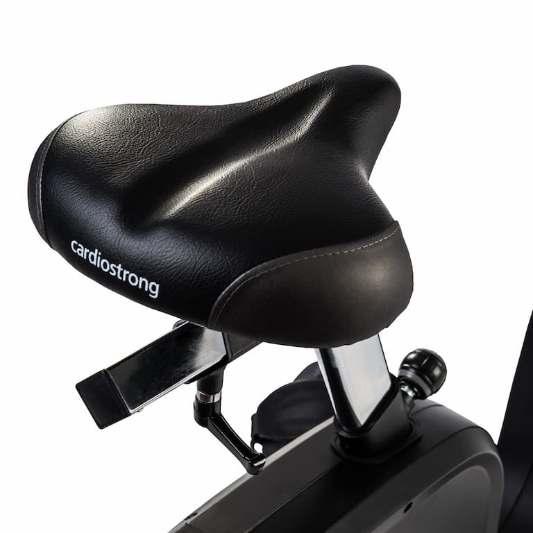Sattel und Sattelhalterung des cardiostrong Ergometers BX70i