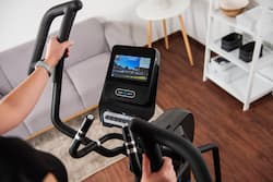 Crosstrainer-Konsole mit Trainingsdaten